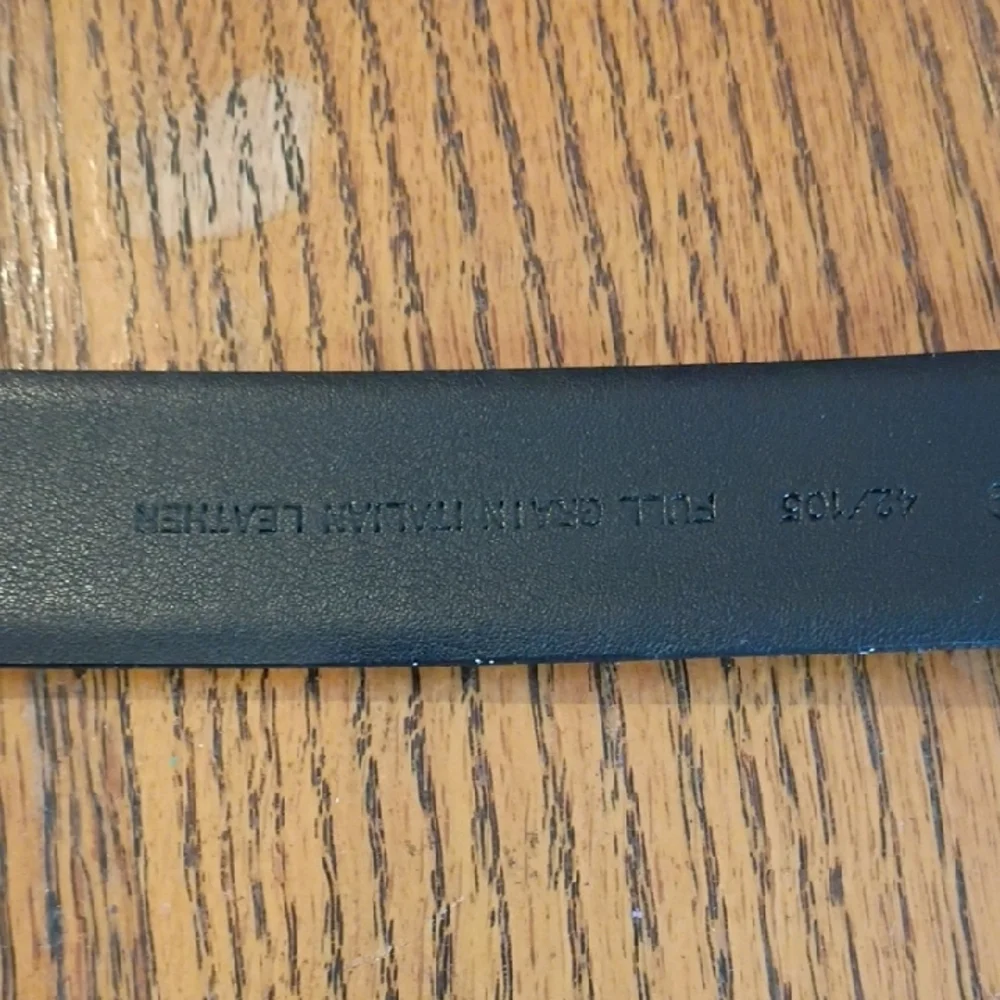 Source Unknown Black Leather Belt with Silver Buckle